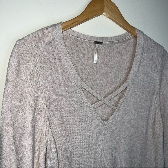 Free People Criss Cross Knot Side Slit Sweater Size Medium - Picture 9 of 11